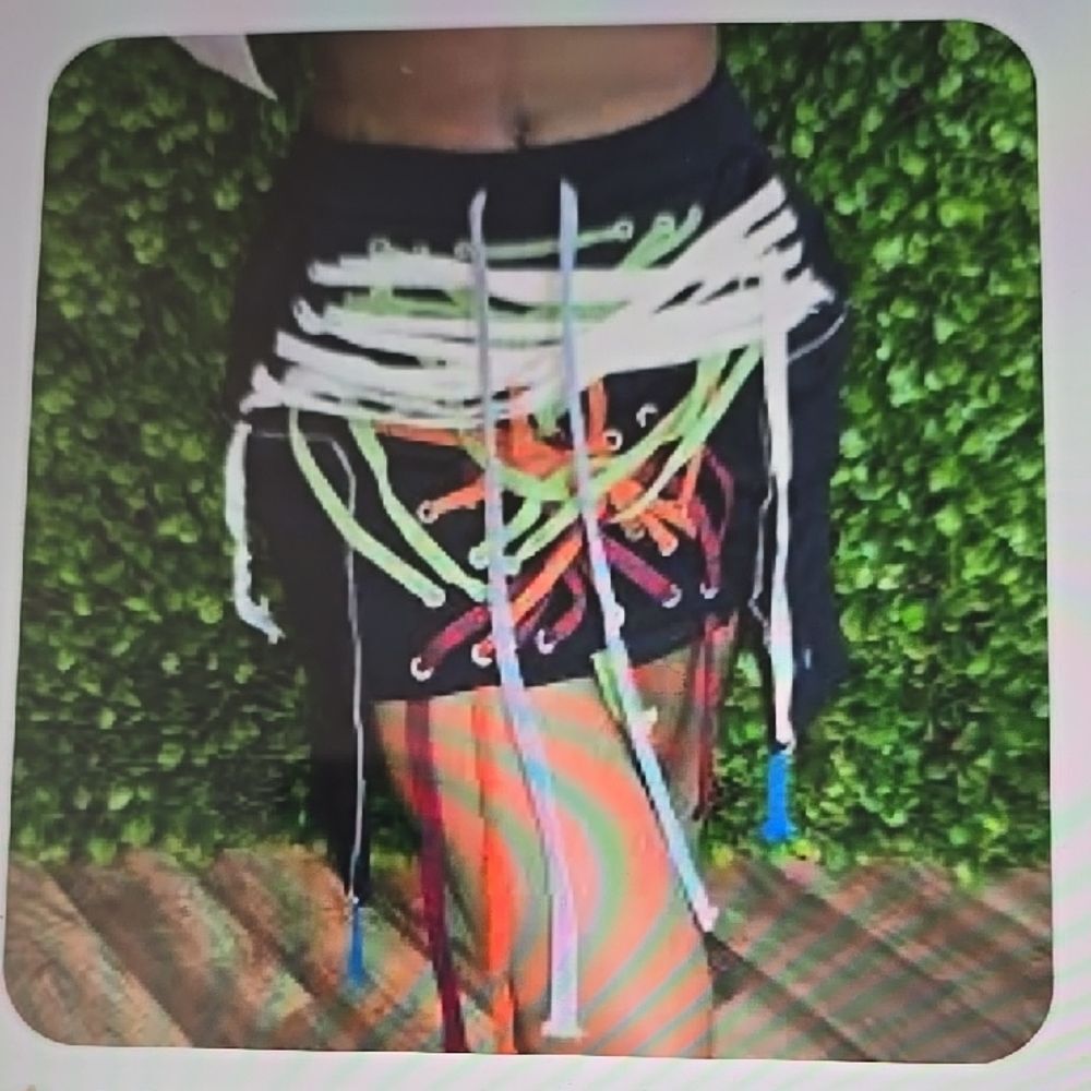 TWO TWIN STYLE Trendy Black Skirt with Lace-Up Design M
